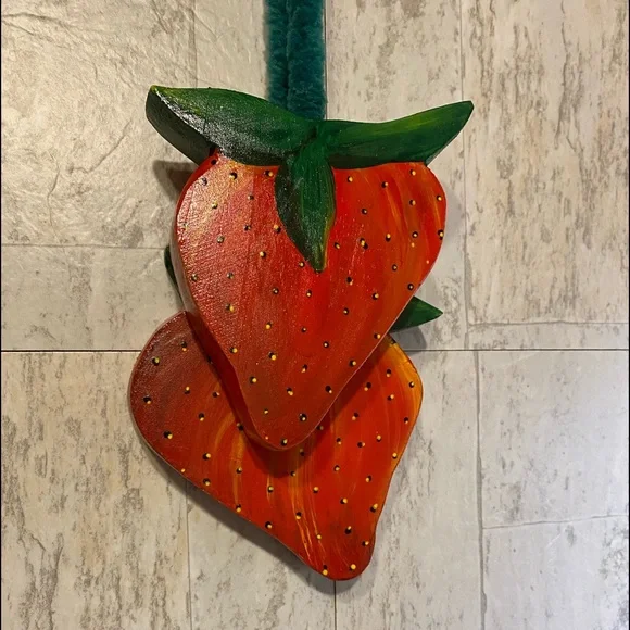 HAND CRAFTED Painted Set of double hanging wood strawberries NWOT Sealed - Picture 3 of 13
